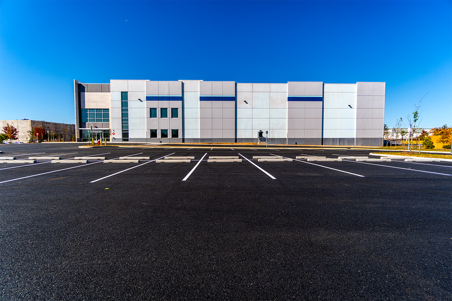 25435 Pleasant Valley Rd, Chantilly, VA for lease - Building Photo - Image 2 of 6