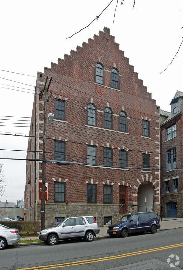 50 ster Ave, New Rochelle, NY 10801