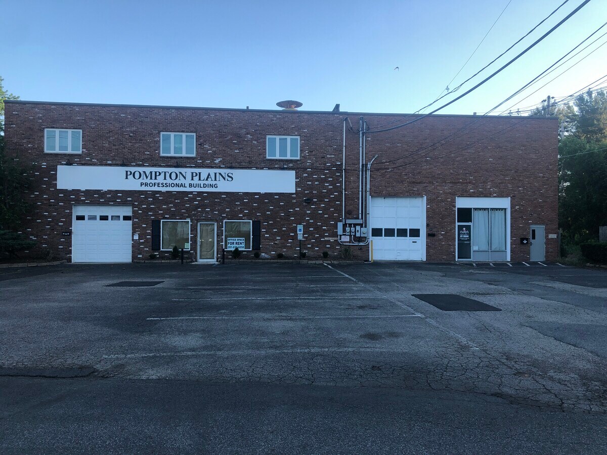 29 Evans Pl, Pompton Plains, NJ 07444