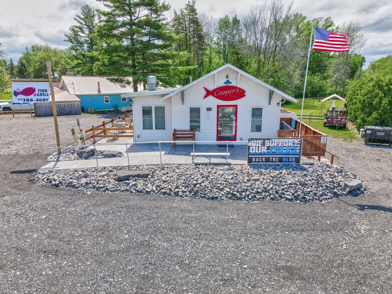 6972 Lakeshore Rd, Cicero, NY 13039