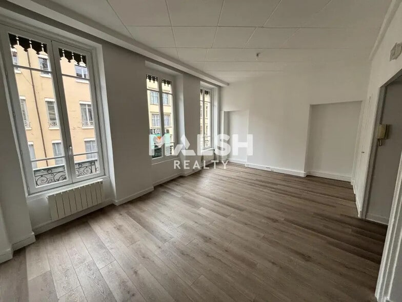 Office in Lyon for lease - Interior Photo - Image 2 of 8