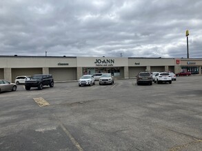 1-9 Fletcher Sq, Dunbar, WV for lease Building Photo- Image 1 of 8