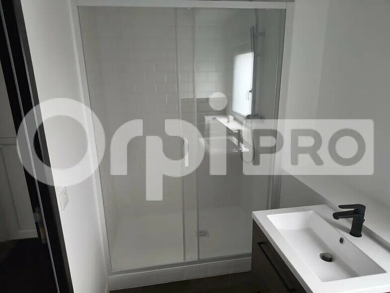 Flex in Cernay-lès-Reims for lease - Interior Photo - Image 2 of 8