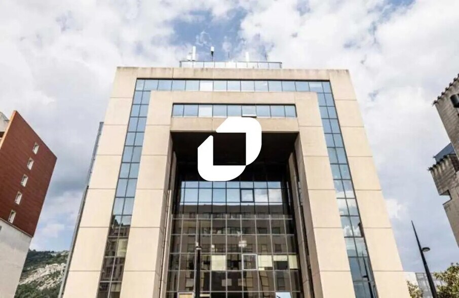 Office in Grenoble for lease - Building Photo - Image 1 of 11