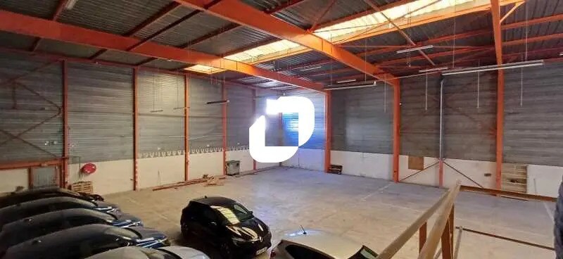 Flex in Épône for lease - Interior Photo - Image 2 of 6