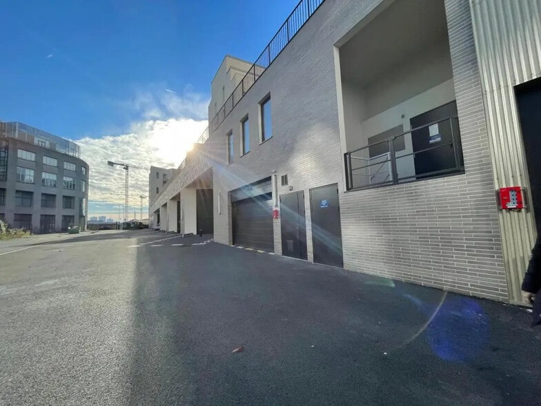 Office in Ivry-sur-Seine for lease - Building Photo - Image 2 of 13