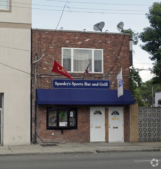 29 Jericho Tpke, New Hyde Park, NY 11040