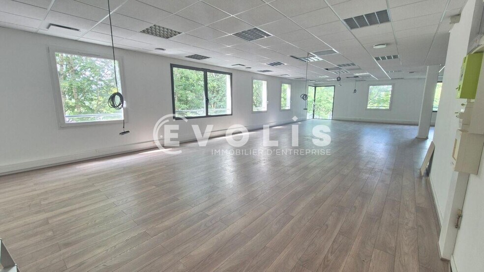 Office in Montévrain for lease - Interior Photo - Image 3 of 11