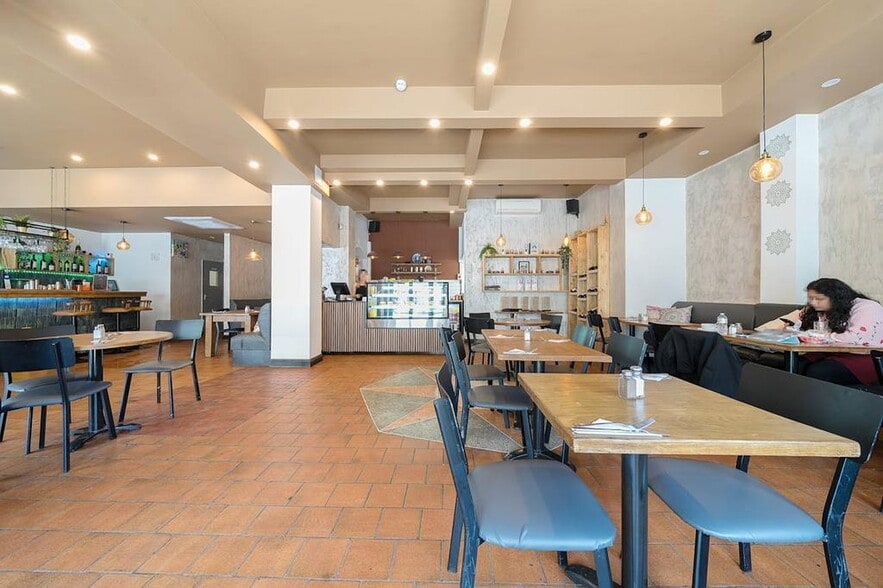 8-9 Streatham High Rd, London for lease - Interior Photo - Image 2 of 30