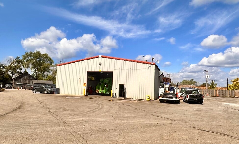 1350 N Old Rand Rd, Wauconda, IL for lease - Building Photo - Image 3 of 10