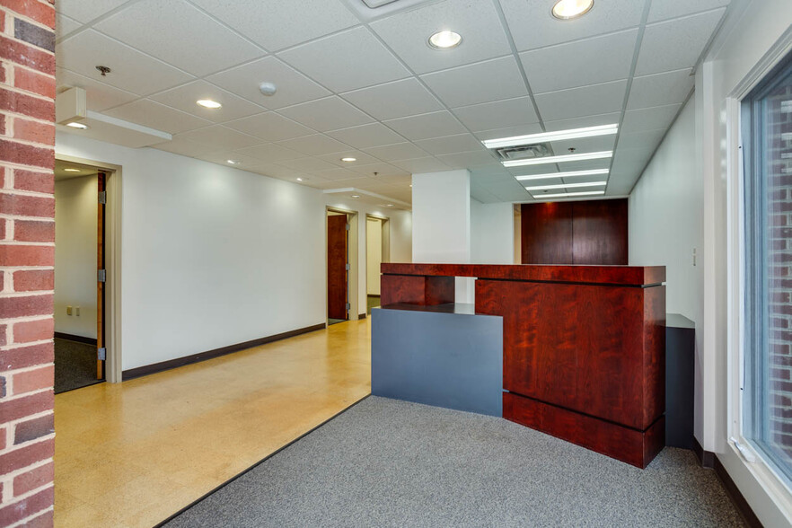 1140 E Market St, Charlottesville, VA for lease - Interior Photo - Image 3 of 75