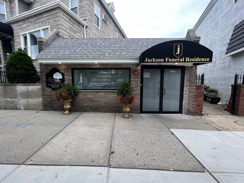 1668 John F Kennedy Blvd, Jersey City, NJ for sale - Building Photo - Image 2 of 2