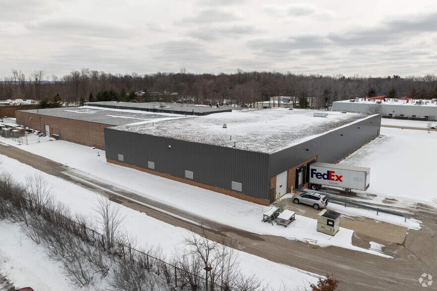 2377 Enterprise Pky, Twinsburg, OH for lease - Building Photo - Image 2 of 10