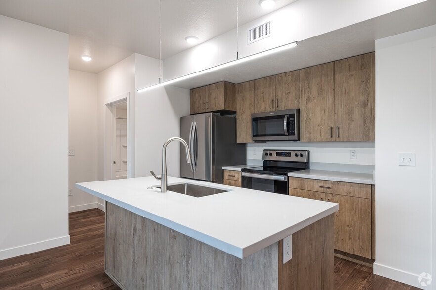 81 W 300 S, Logan, UT for lease - Building Photo - Image 2 of 20