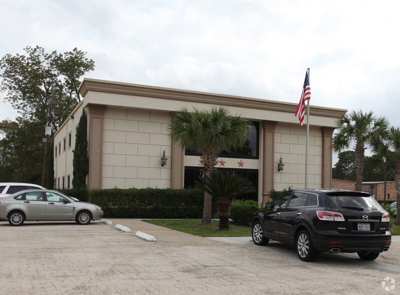 302 N Houston Ave, Humble, TX for lease - Building Photo - Image 2 of 8