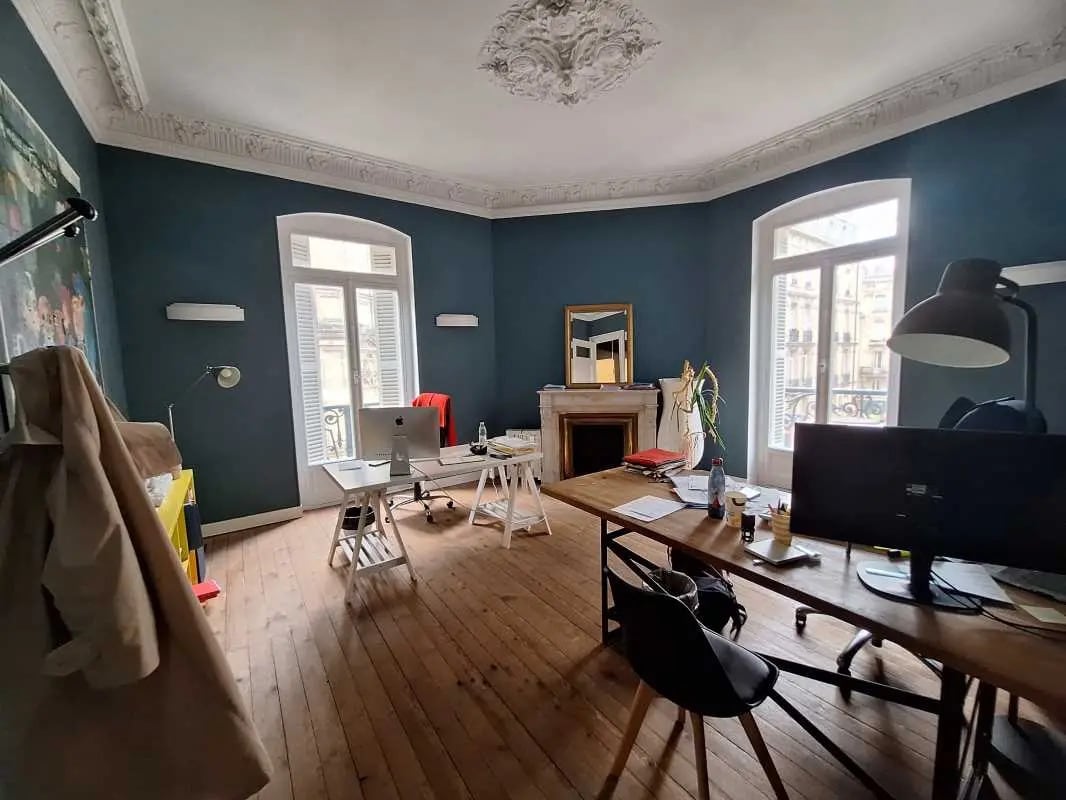 Office in Bordeaux for sale Interior Photo- Image 1 of 9