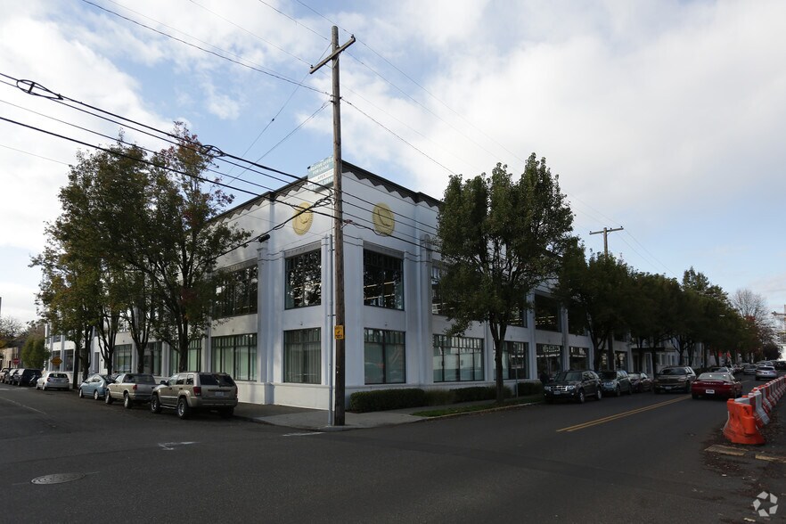 541 NE 20th Ave, Portland, OR for lease - Building Photo - Image 2 of 9