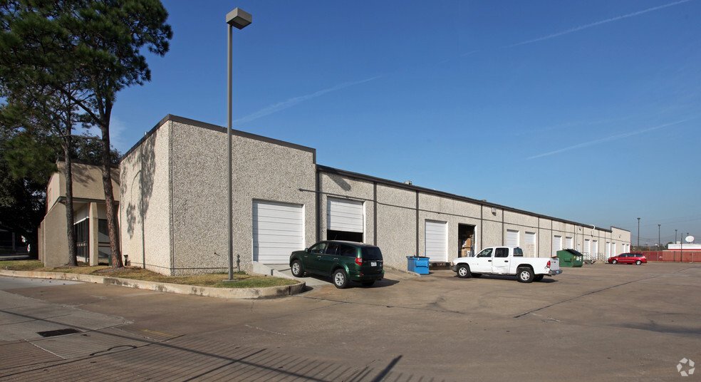 5975-5999 S Loop Fwy E, Houston, TX for lease - Building Photo - Image 3 of 5