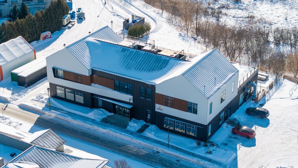 65 Rue De La Rive Droite, Bromont, QC for sale - Primary Photo - Image 1 of 14