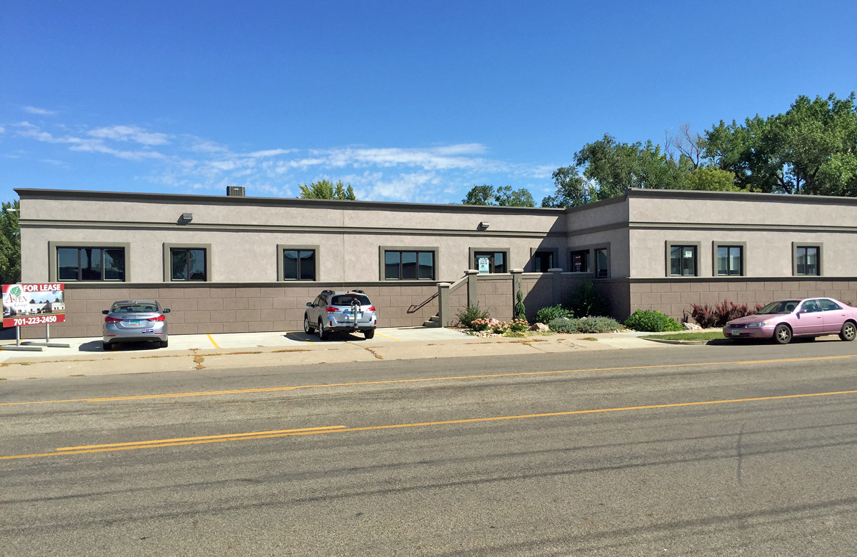 1800 E Broadway Ave, Bismarck, ND for sale Primary Photo- Image 1 of 1