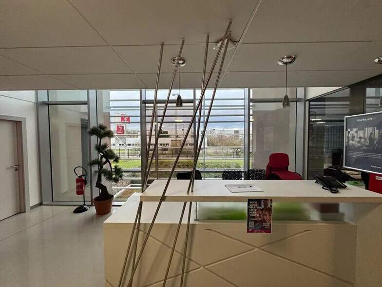 2 Rue De Courcelles, Metz for lease - Interior Photo - Image 2 of 10