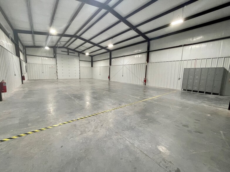 1505 Elwyn, Midland, TX for lease - Building Photo - Image 2 of 14