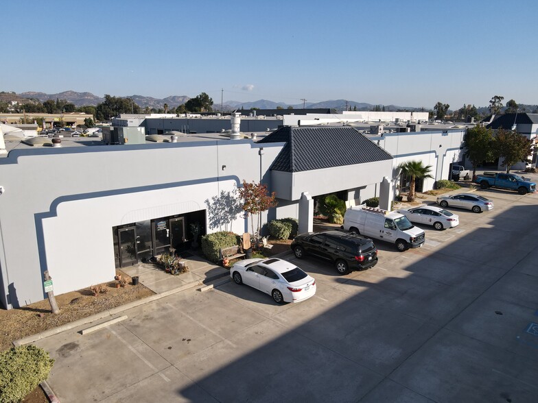 208 Greenfield Dr, El Cajon, CA for lease - Building Photo - Image 1 of 4