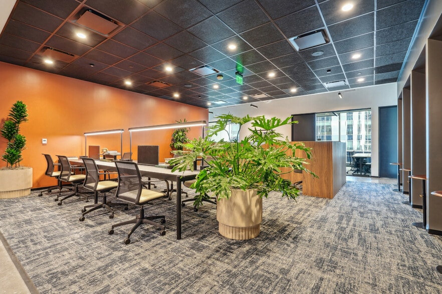 600 S Tryon St, Charlotte, NC for lease - Building Photo - Image 3 of 12