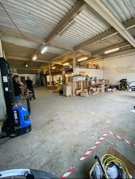 Retail in Noisy-le-Grand for lease - Interior Photo - Image 2 of 4