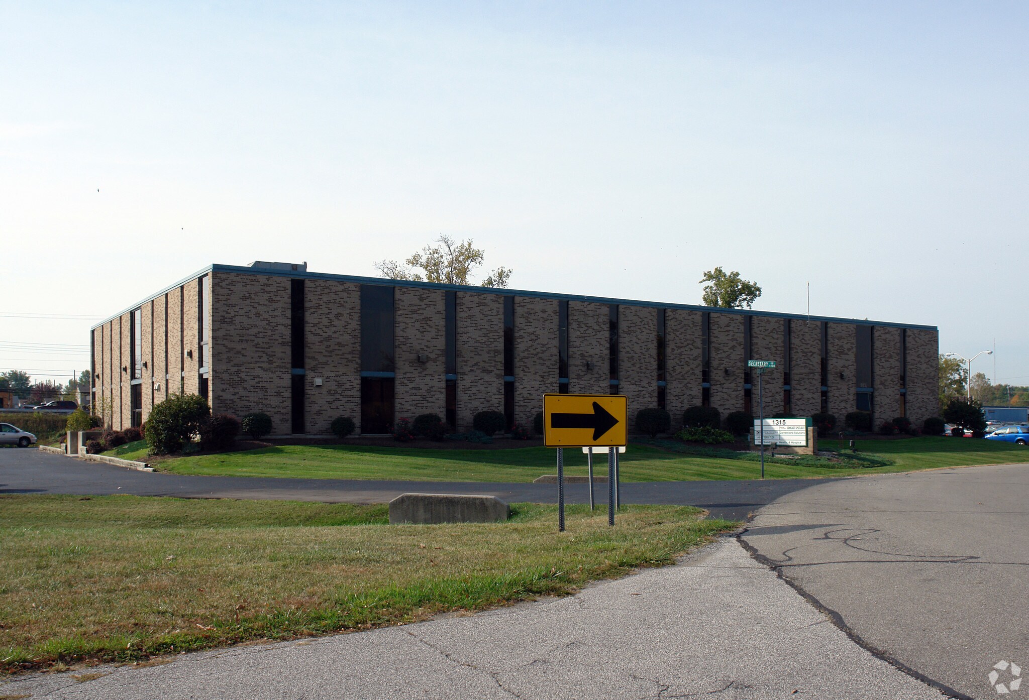 1315 Directors Row, Fort Wayne, IN for sale Primary Photo- Image 1 of 1