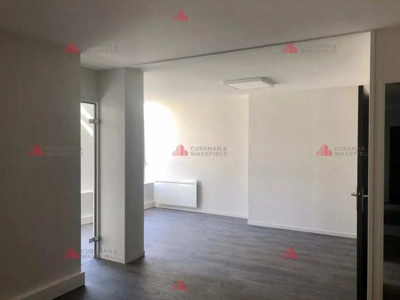 Office in Dijon for lease - Interior Photo - Image 2 of 6