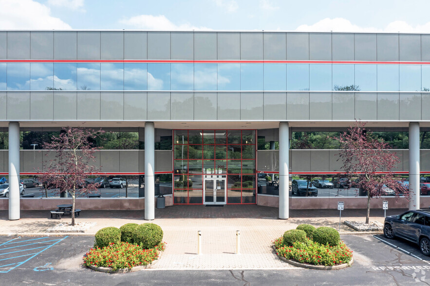 200 Business Park Dr, Armonk, NY for lease - Building Photo - Image 1 of 4