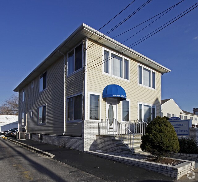 941943 Park Ave, Cranston, RI 02910