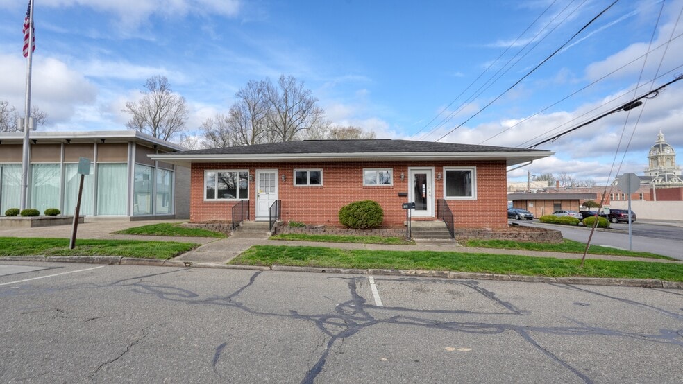 126 S 9th St, Cambridge, OH for lease - Building Photo - Image 1 of 17