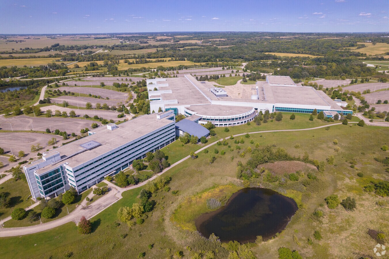 2001 N Division St, Harvard, IL 60033