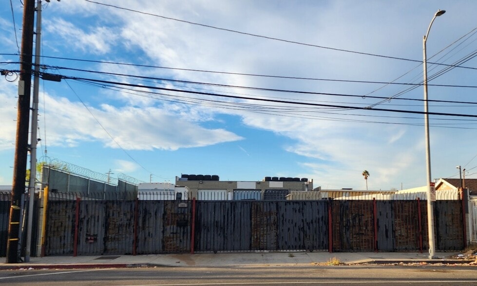 11019 Penrose St, Sun Valley, CA for sale - Building Photo - Image 3 of 9