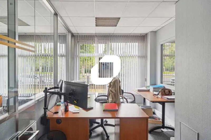 Office in Antony for lease - Building Photo - Image 3 of 32