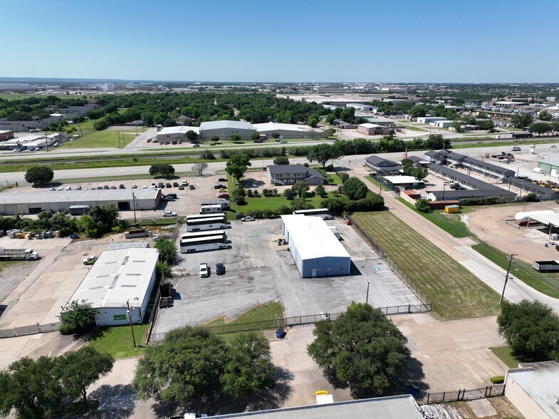 2365 Houston St, Grand Prairie, TX for lease - Building Photo - Image 3 of 16