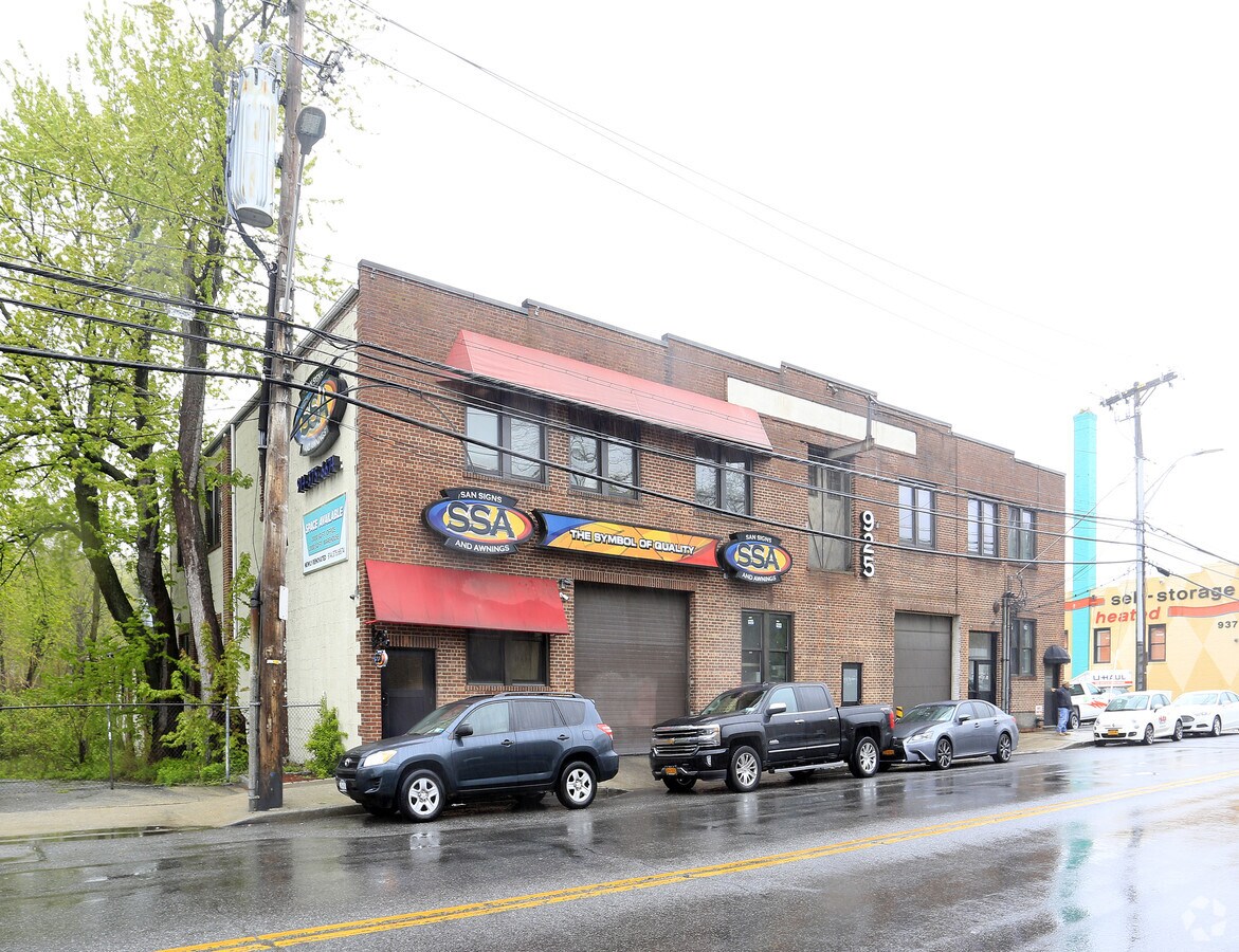 925 Saw Mill River Rd, Yonkers, NY 10710