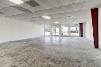 2102-2112 Pease St, Houston, TX for lease Building Photo- Image 2 of 7