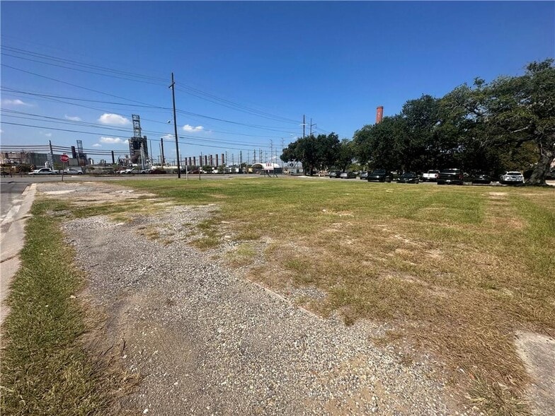 1001-1007 W Saint Bernard Hwy, Chalmette, LA for sale - Building Photo - Image 2 of 8