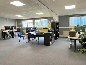 Allée Des Souches, Achères for lease Interior Photo- Image 2 of 4