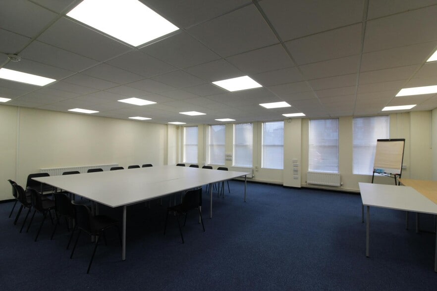 30-32 Yarm Rd, Stockton On Tees for lease - Interior Photo - Image 2 of 8