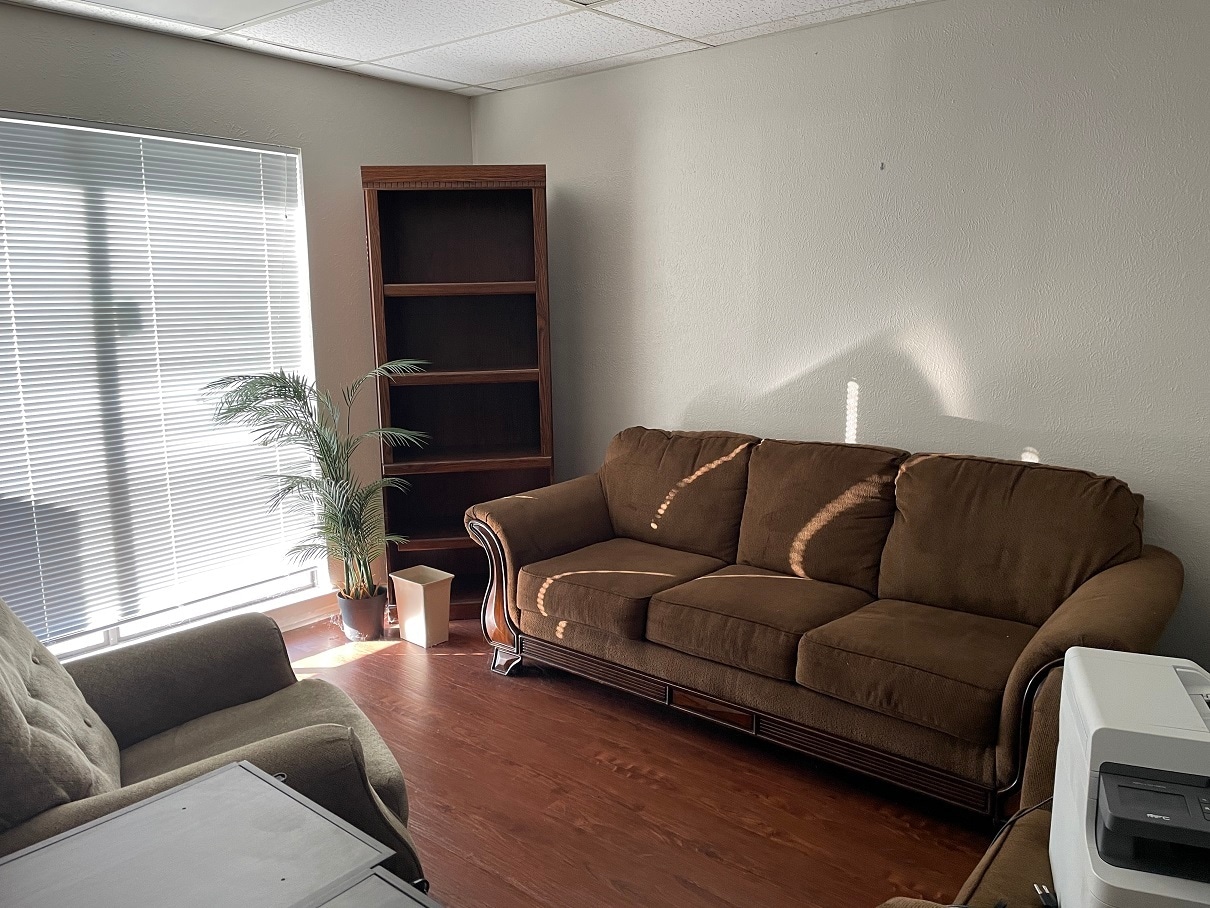 423 W Wheatland Rd, Duncanville, TX for lease Interior Photo- Image 1 of 3