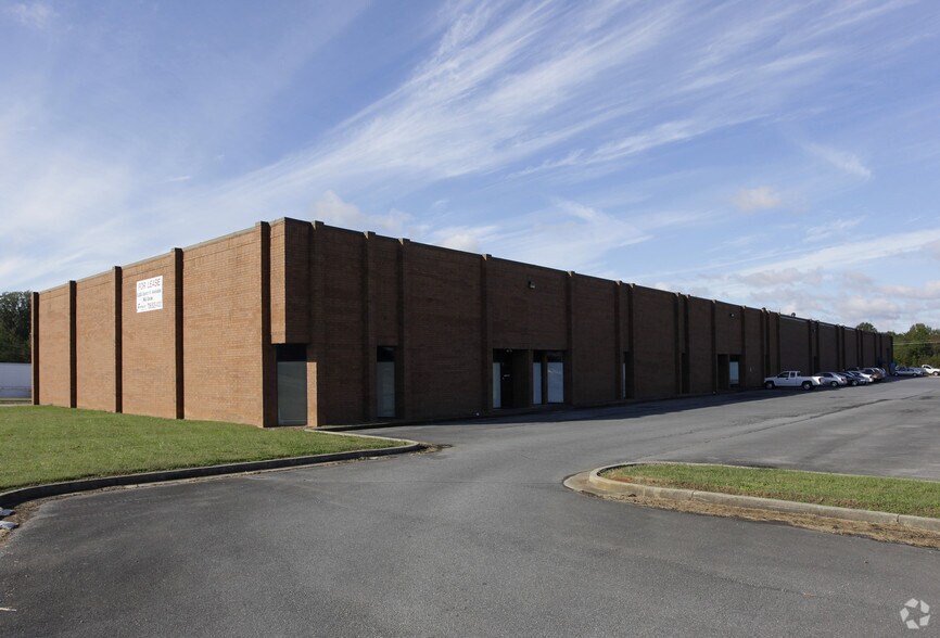 1205 SE Marine Dr, Calhoun, GA 30701