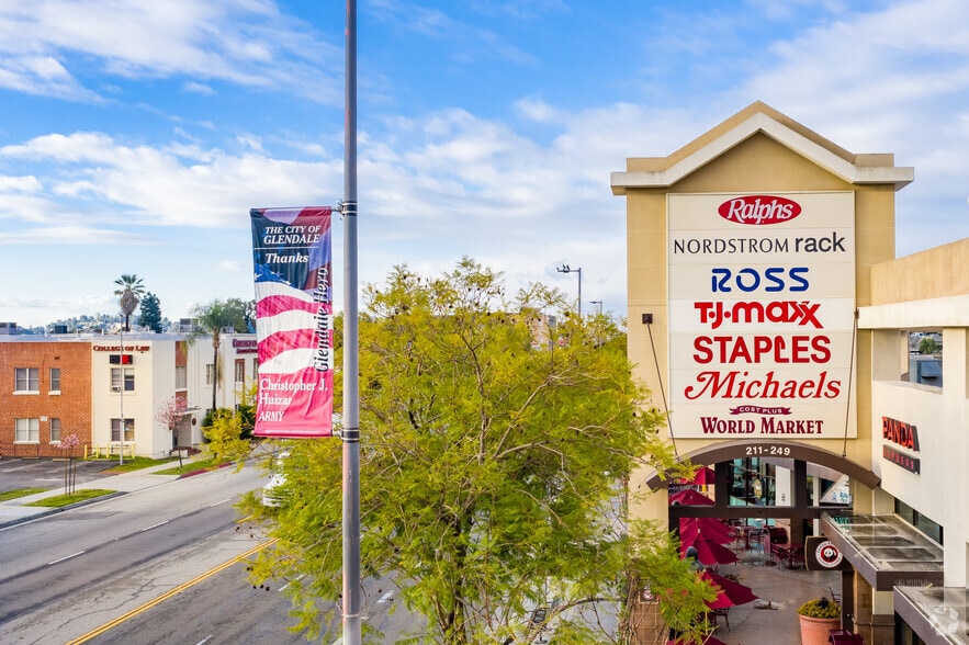 249 N Glendale Ave, Glendale, CA for lease - Building Photo - Image 2 of 7