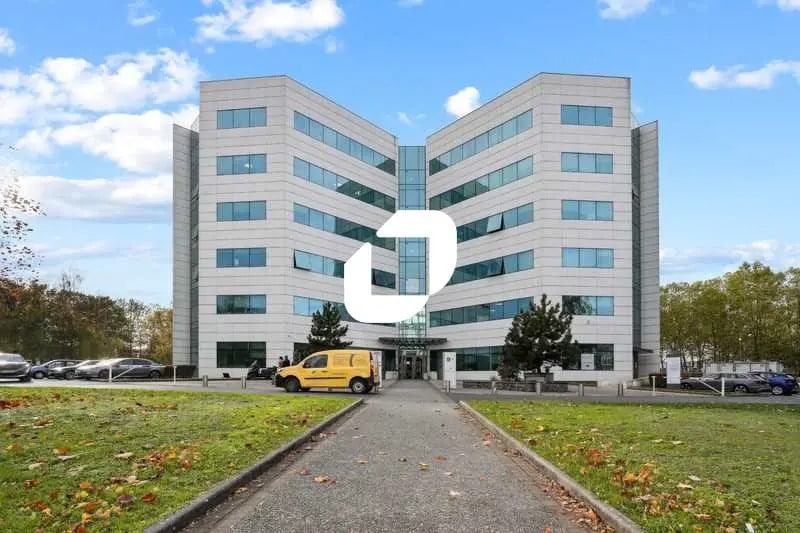 Office in Villepinte for lease - Building Photo - Image 1 of 14