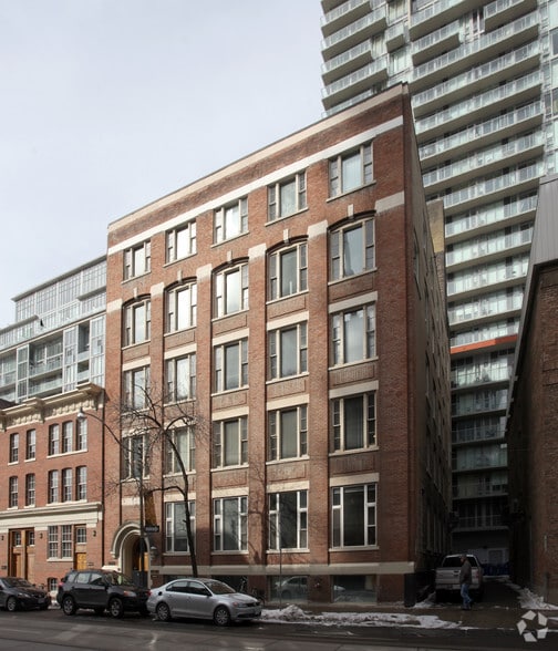 200 Adelaide St W, Toronto, ON for lease - Building Photo - Image 3 of 16