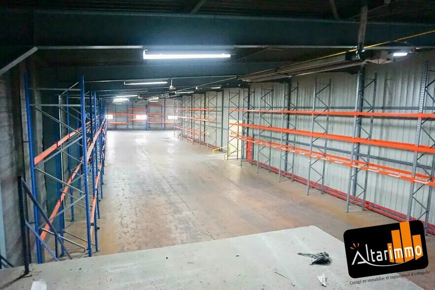 Flex in Lucé for lease - Interior Photo - Image 3 of 6