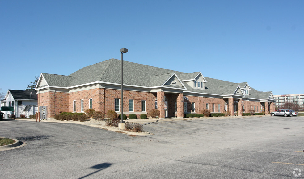 5465 Grand Ave, Gurnee, IL for lease - Building Photo - Image 3 of 3